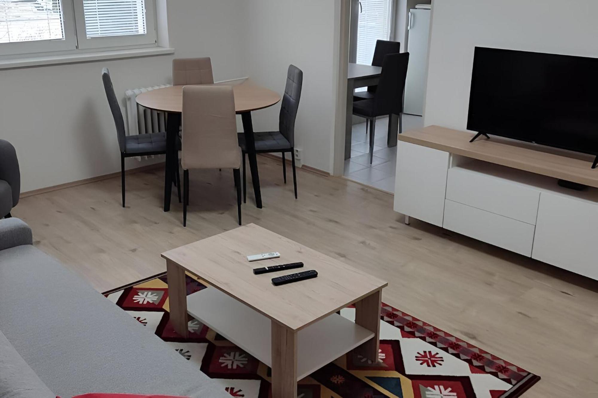 Big And Sunny Apartment With Great Acces To Center Bratislava Esterno foto