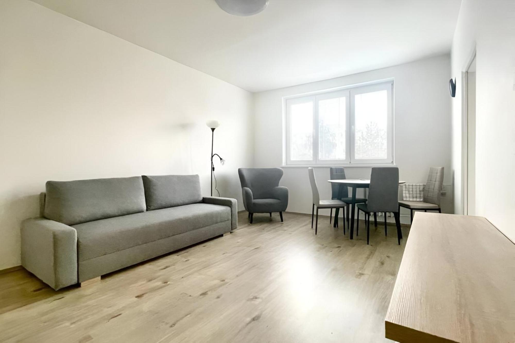 Big And Sunny Apartment With Great Acces To Center Bratislava Esterno foto