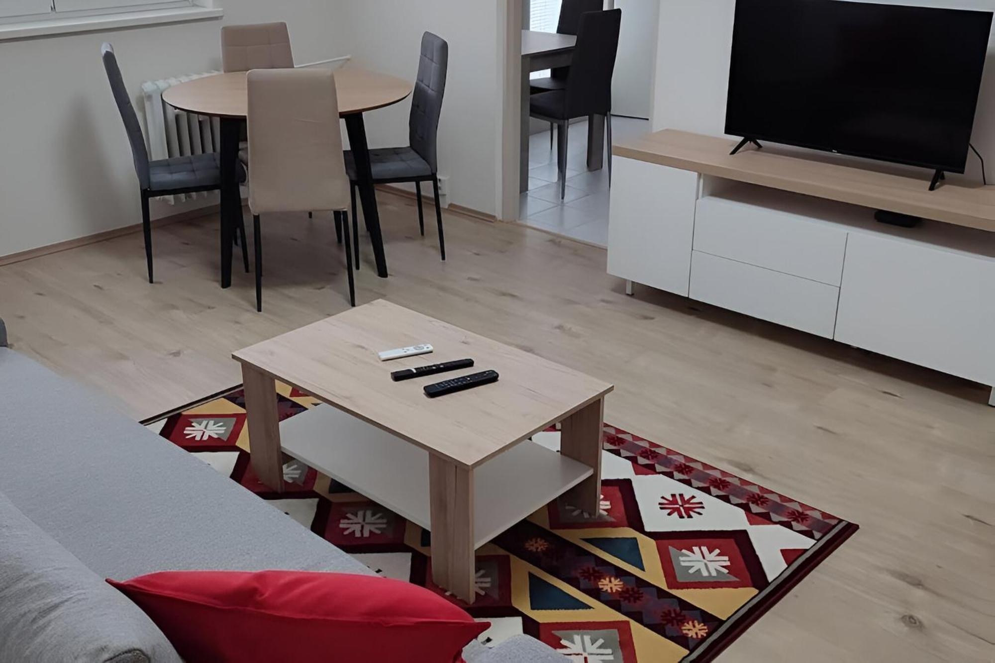 Big And Sunny Apartment With Great Acces To Center Bratislava Esterno foto