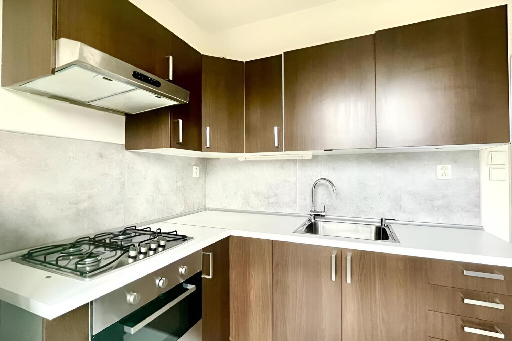 Big And Sunny Apartment With Great Acces To Center Bratislava Esterno foto